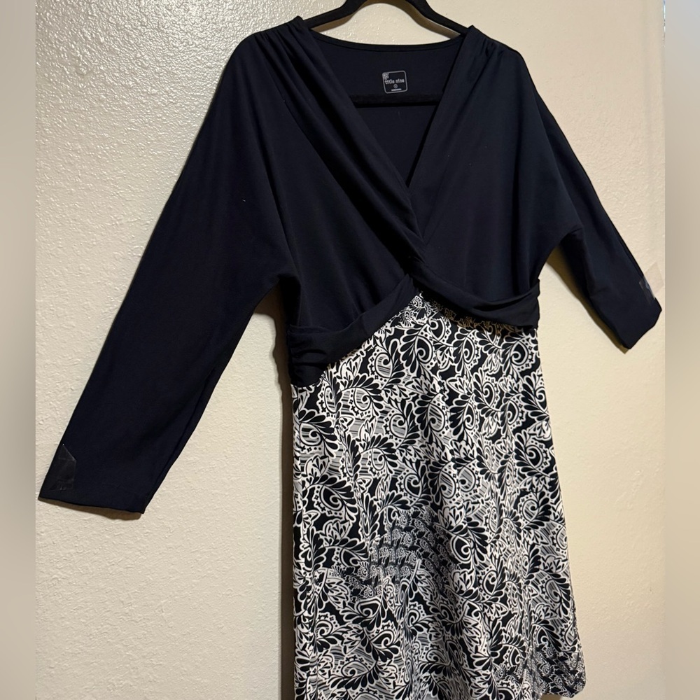 Title Nine Amelia Knot Front Dress | Black White Paisley Print | Stretch Large - Picture 4 of 5